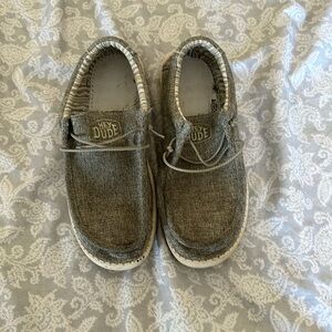 Boy’s HeyDude size 7